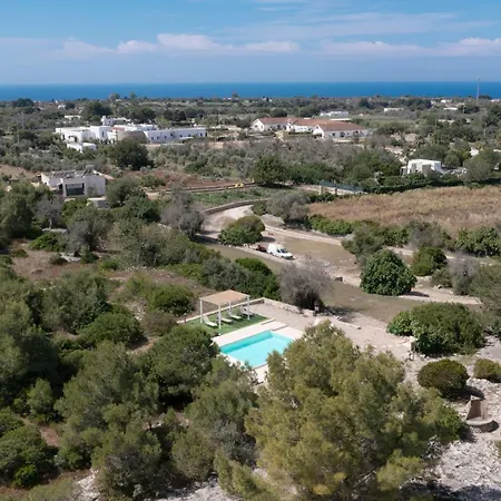 Borgo Del Sole Salento מלון דירות 3*